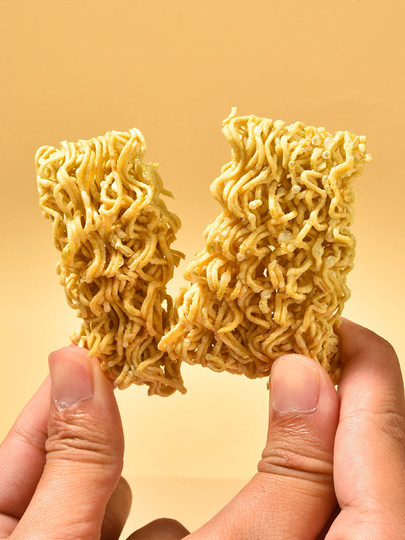 三丽鸥大耳狗库洛米KT猫快乐宝贝香酥脆面儿童小零食喜糖散装批发