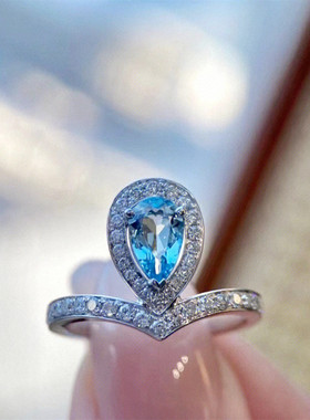 18k铂金V形海蓝宝戒指