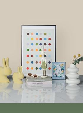 黄色系女孩房衣柜软装饰品样板间儿童房摆件衣服鞋子衣帽间公主裙