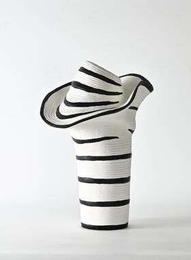 帽子花瓶现代简约中古轻奢黑白条纹树脂样板房售楼处软装饰品摆设
