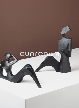 现代简约创意抽象人物雕塑摆件办公室家居客厅样板间陈列架装饰品