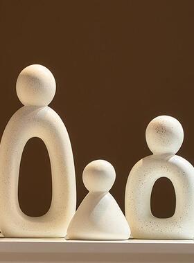 创意现代简约一家三口抽象艺术摆件意式极简高级感客厅书柜装饰品