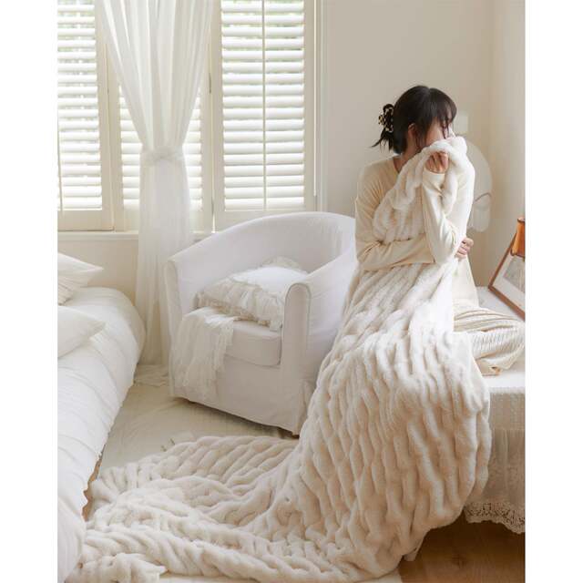 High-end imitation fur velvet blanket comfortable skin-friendly bubble rabbit blanket winter sofa blanket casual blanket light luxury bed cover blanket