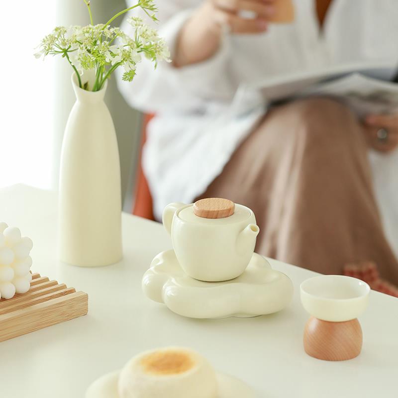 Kung Fu tea set set set of light luxury high-end teapots simple one pot and two cups gift boxes for best friends