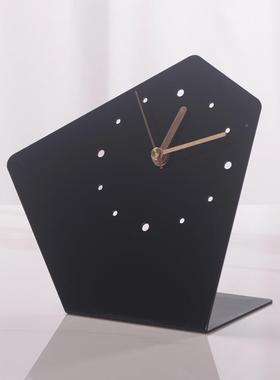 轻奢何FBU座钟简客几厅艺术极简钟表属摆金件客厅书桌现代约时钟