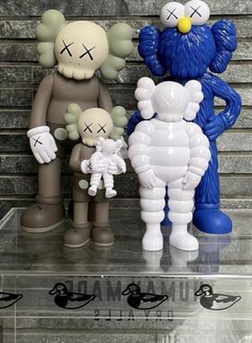 考斯family套装新款潮牌公仔玩偶手办模型周边礼物摆件潮玩雕塑