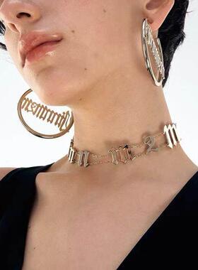 朋克覆古字母项炼Choker2024新的高端可访问的豪华利基项炼女性颈