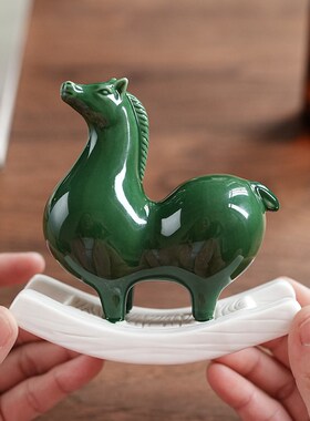 陶瓷小绿马爱摇摇马国风小唐马创意书房办公桌面解压装饰品