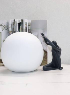 创意人物件艺抱柜球人摆酒店雕塑人C像装饰品展台术玄吧抱球人关