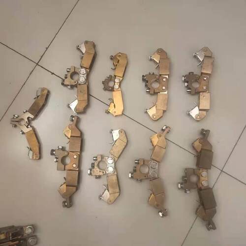 线缆卷筒集电用NML人字0架25*4风铸铜刷握力发电接环地碳刷架 - 图1