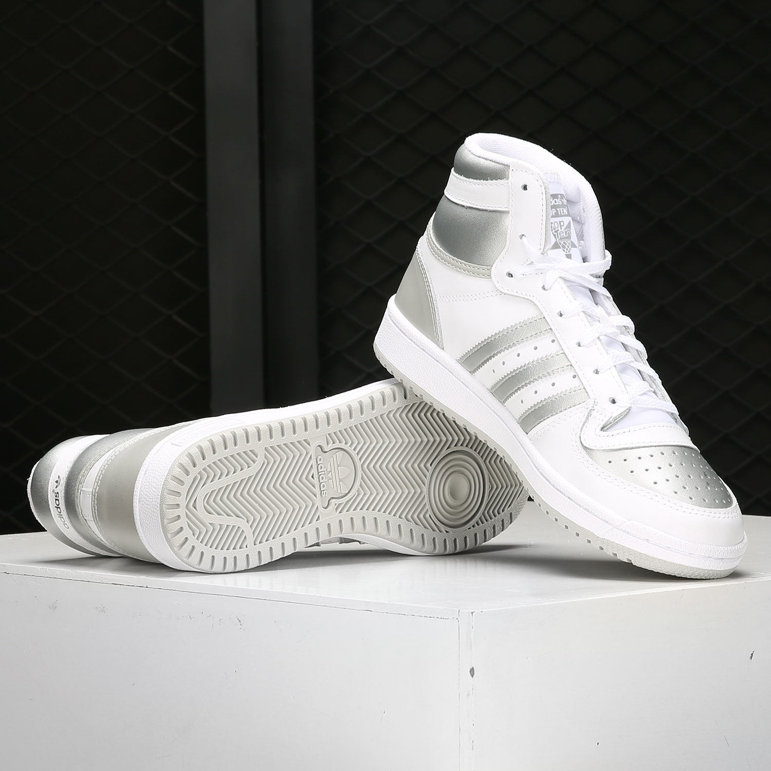Adidas/阿迪达斯正品三叶草高帮女子新款经典休闲运动鞋 FX8524,淘宝优惠券,粉丝福利购,淘宝优惠卷