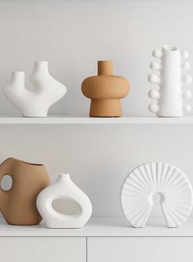 现代格调高级大地色电视柜壁龛软装摆件高档轻奢家居客厅酒柜摆设