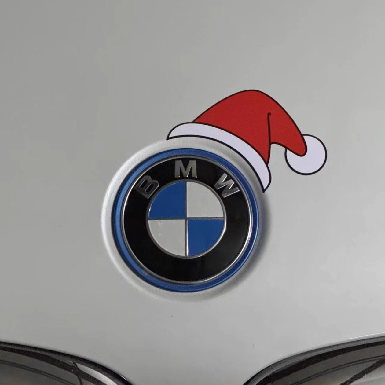 宝马圣诞帽磁吸车贴创意汽车车标车尾装饰贴特斯拉圣诞节氛围贴纸,淘宝优惠券,粉丝福利购,淘宝优惠卷