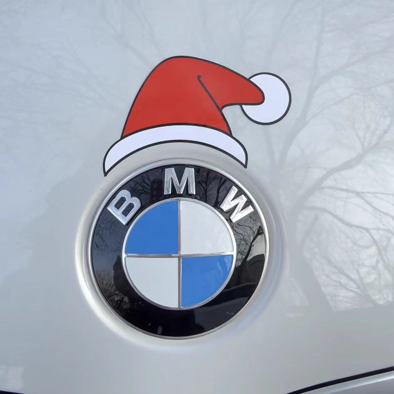 宝马圣诞帽磁吸车贴创意汽车车标车尾装饰贴特斯拉圣诞节氛围贴纸,淘宝优惠券,粉丝福利购,淘宝优惠卷