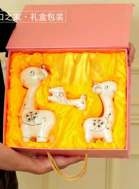 客厅创意a陶瓷一家三口摆件一鹿有你家居装饰品结婚礼物送新人一