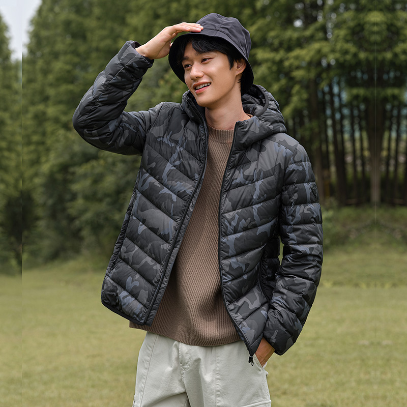 坦博尔秋季2025新款连帽短款便携轻薄羽绒服男士潮流保暖秋冬外套