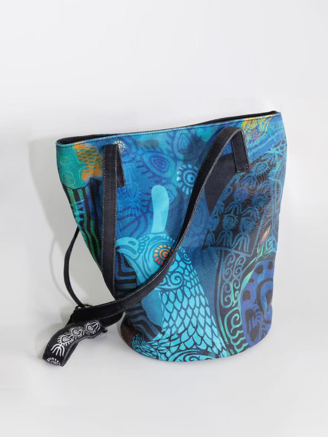 山西博物院镇馆之宝晋侯鸟尊文物搭配水桶包日常穿搭百搭款