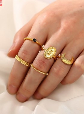 Knuckle ring Fine grain seal moon inlaid black diamond ring