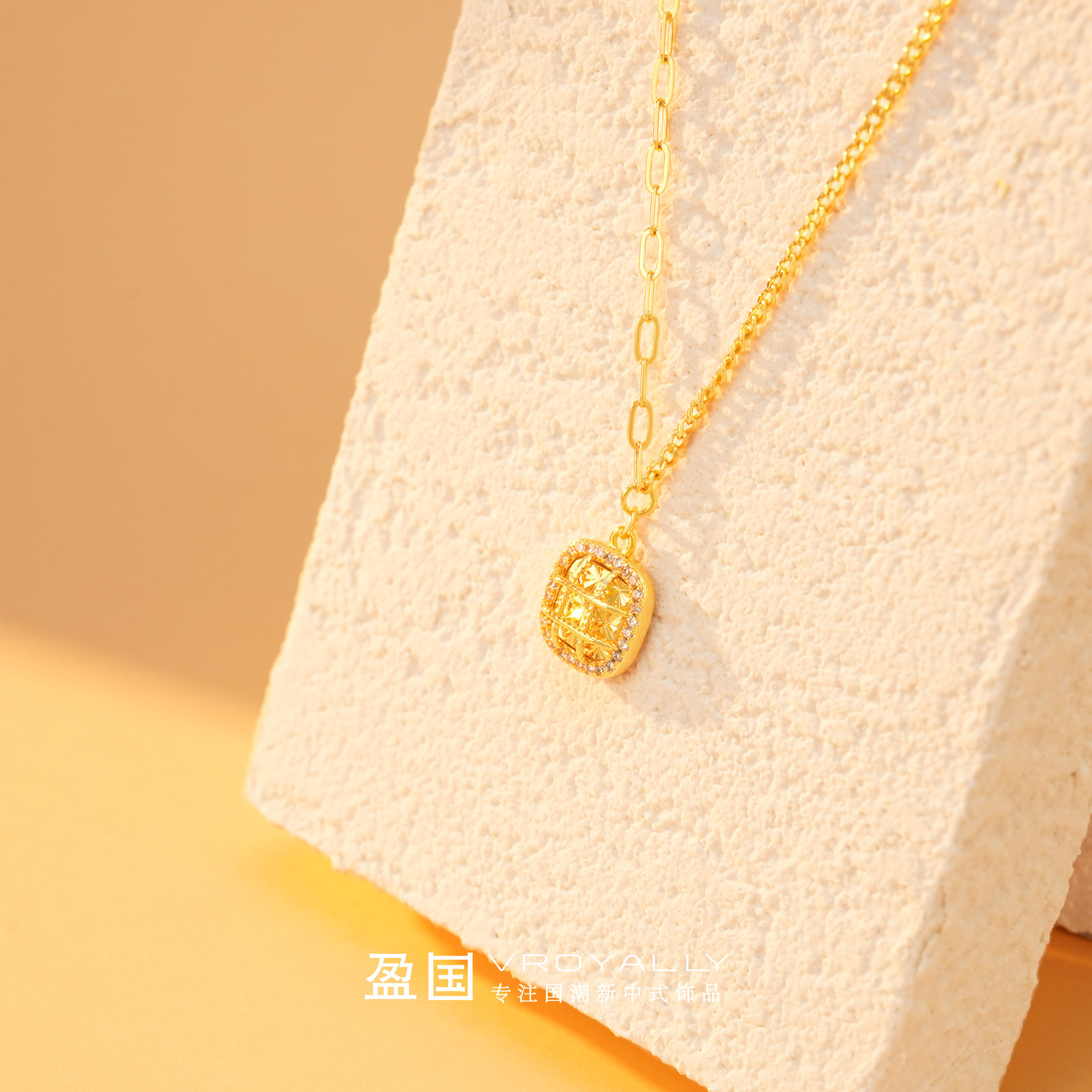 盈国方糖项链新中式简约气质轻奢感金色精致方形吊坠锁骨链项坠,淘宝优惠券,粉丝福利购,淘宝优惠卷