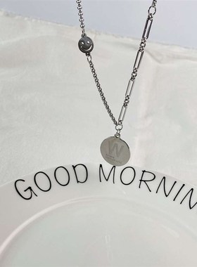极速ins personality hip-hop W letter round card necklace men