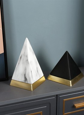现代轻奢艺术高端金字塔摆件家里客厅书柜电视柜玄关样板间装饰品