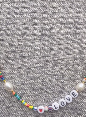 欧美2023春季新款彩色陶瓷米珠串珠天然淡水珍珠LOVE字母项链颈链