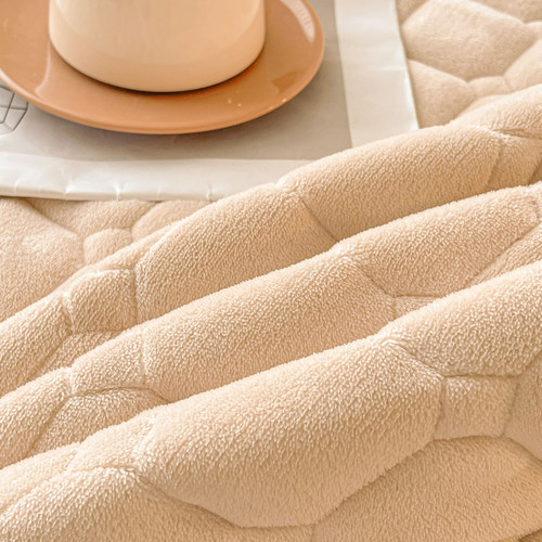 红豆加厚牛奶绒床垫褥子软垫家用冬季保暖床护垫毛毯被床单三件套 - 图1