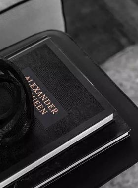 样板间真书建筑高档装饰艺术画册客厅书房书架书桌办公道具书摆件