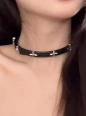 张元英同款黑色十字架choker项圈女y2k叠戴项链皮质颈链高级感