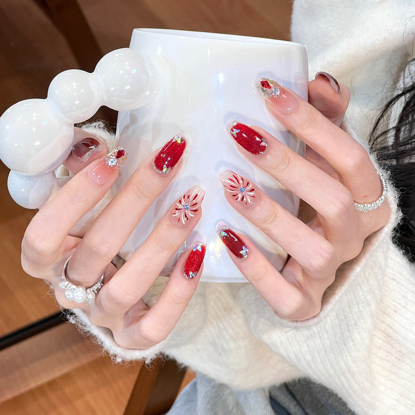 植兔新年招财醒狮穿戴甲短款爆闪喜庆红色美甲猫眼显白氛围感贴片,淘宝优惠券,粉丝福利购,淘宝优惠卷