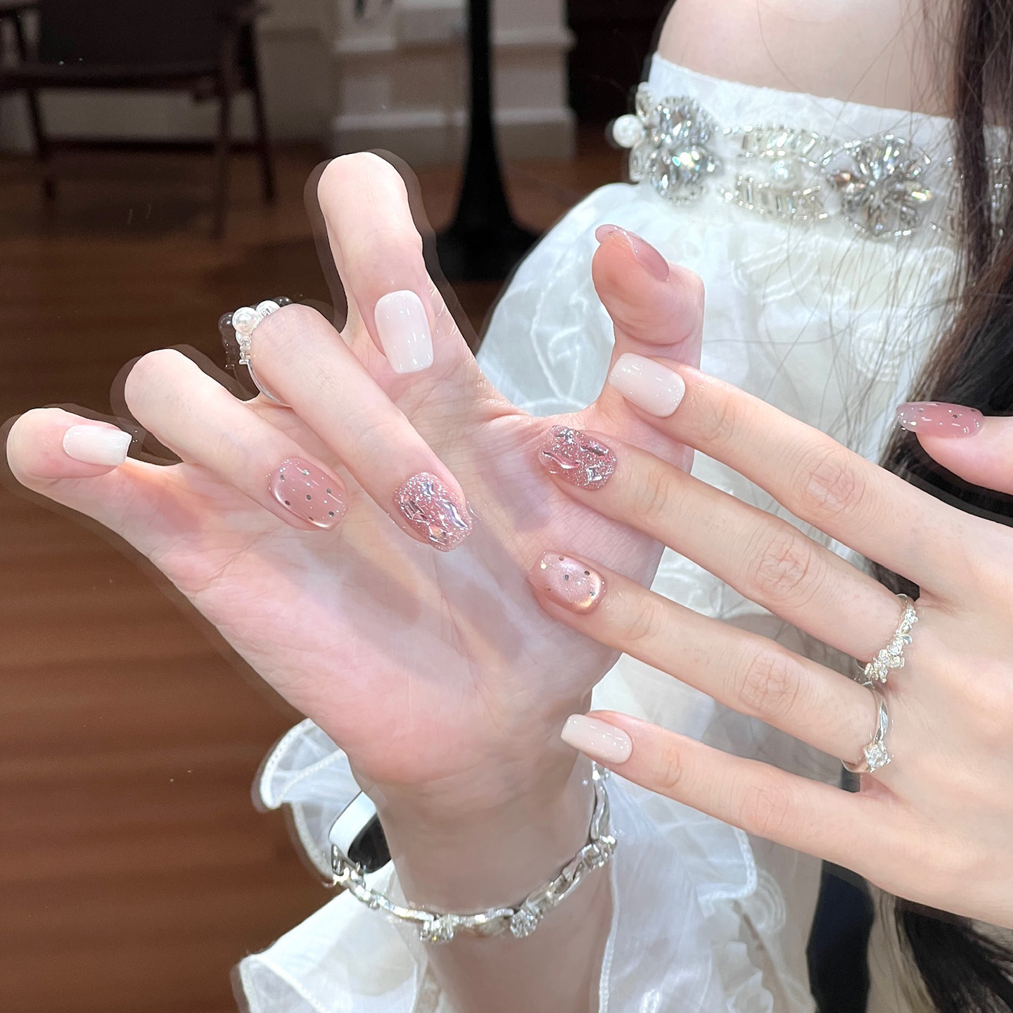 植兔手工穿戴甲裸粉色碎钻白月光波点猫眼美甲显白短款高级感贴片,淘宝优惠券,粉丝福利购,淘宝优惠卷