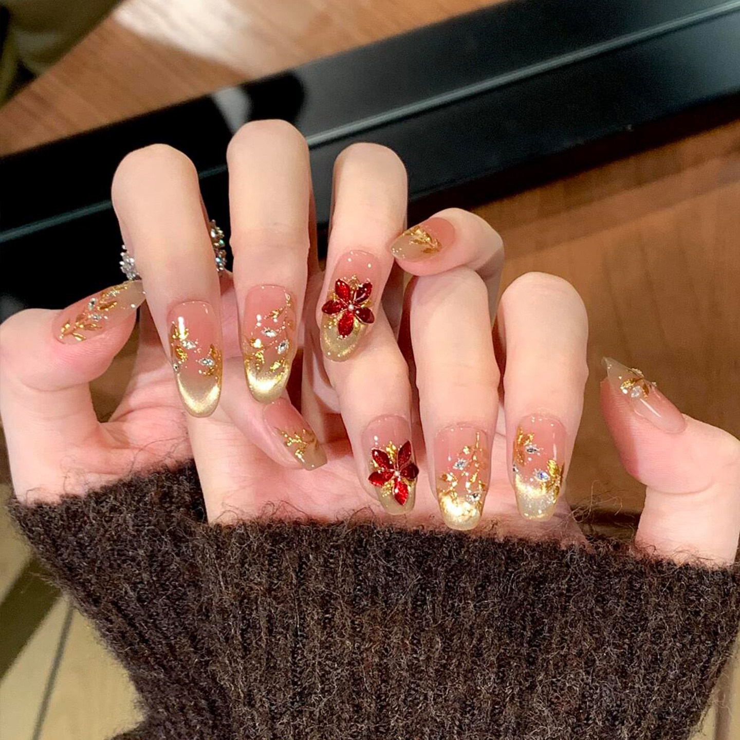 植兔金枝玉叶穿戴甲裸色立体花朵猫眼美甲秋冬高级感拍婚纱指甲片,淘宝优惠券,粉丝福利购,淘宝优惠卷