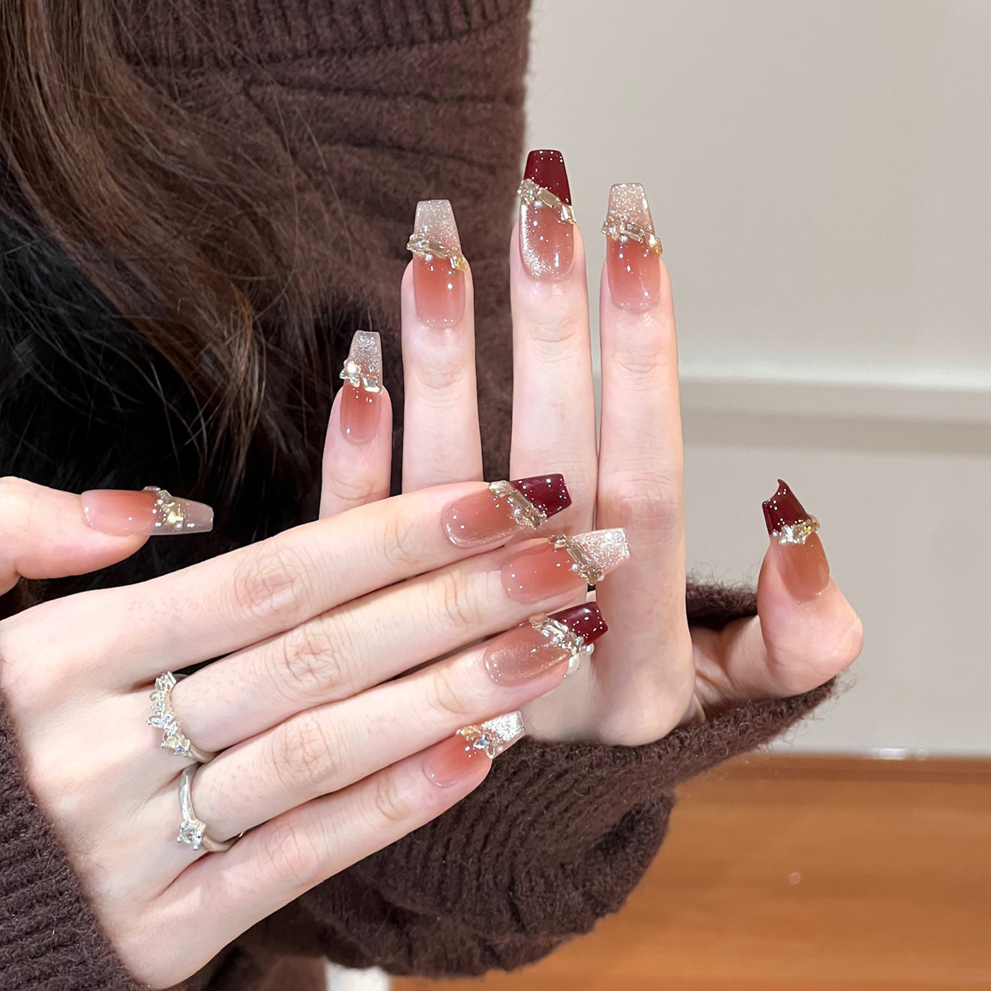 植兔美甲穿戴甲短款高级感焦糖棕色碎钻猫眼显白美甲秋冬氛围贴片,淘宝优惠券,粉丝福利购,淘宝优惠卷