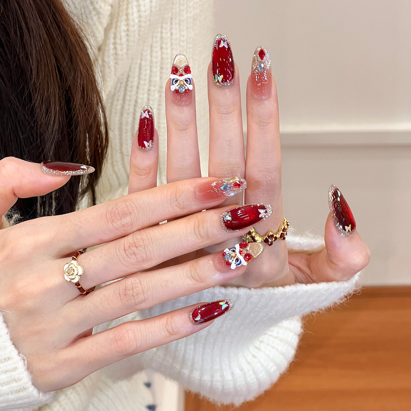 植兔手工穿戴甲高级感2026新年红色醒狮美甲爆闪猫眼显白轻奢贴片,淘宝优惠券,粉丝福利购,淘宝优惠卷