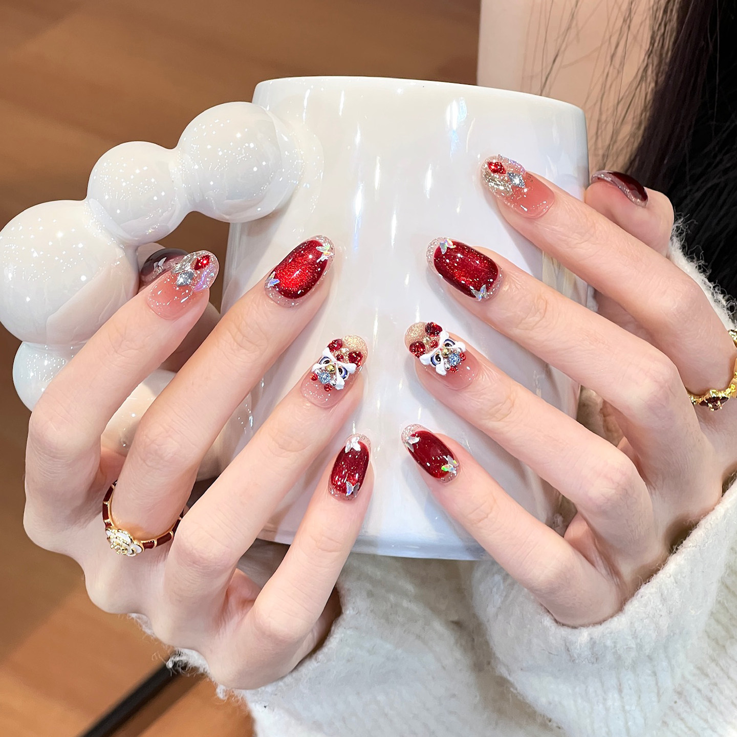 植兔手工穿戴甲高级感2026新年红色醒狮美甲爆闪猫眼显白轻奢贴片,淘宝优惠券,粉丝福利购,淘宝优惠卷