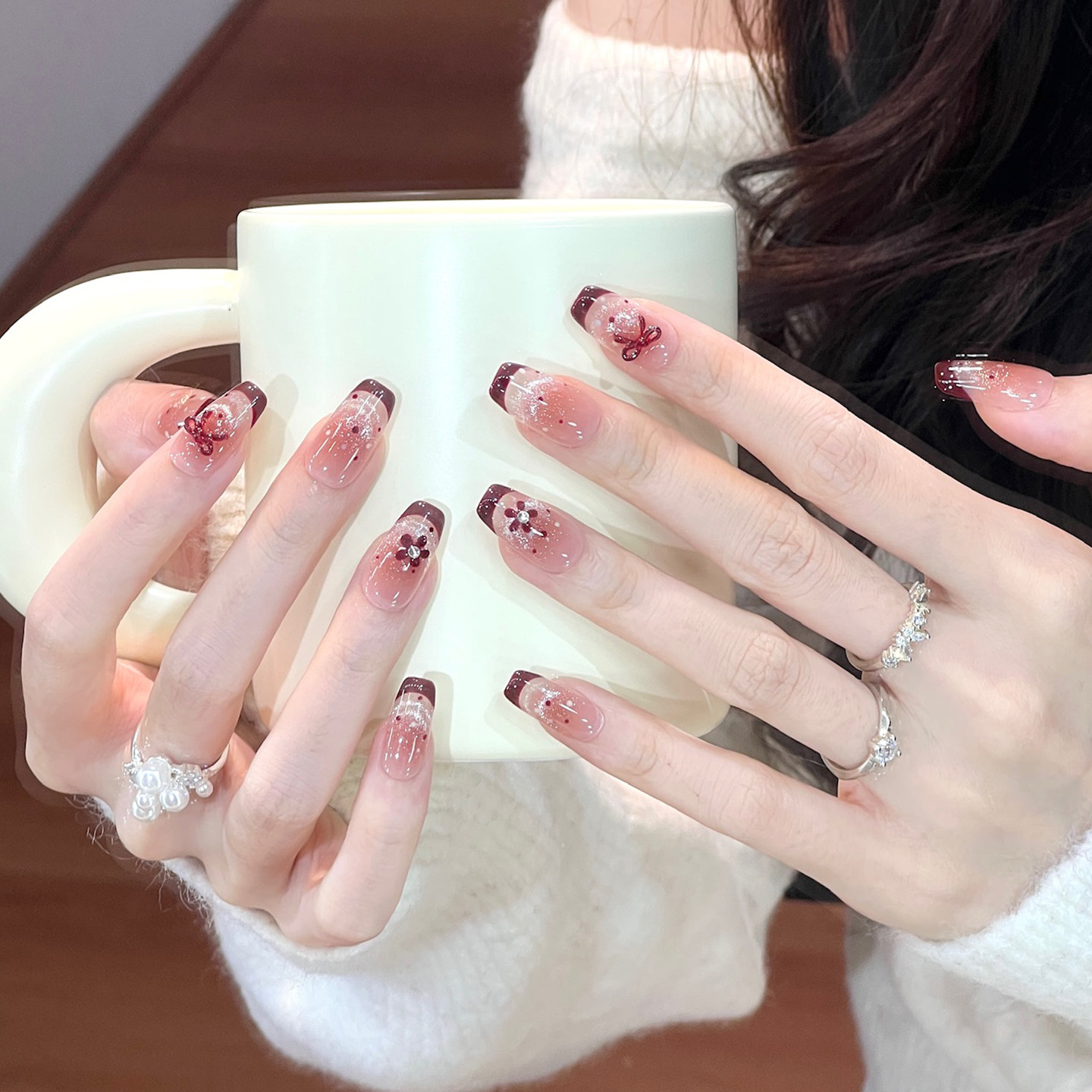 植兔穿戴甲波点蝴蝶结法式猫眼腮红裸色小红花秋冬显白美甲氛围感,淘宝优惠券,粉丝福利购,淘宝优惠卷