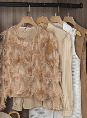 样板房衣柜软装衣服女士驼色服装组合样板间衣帽间装饰品摆件轻奢