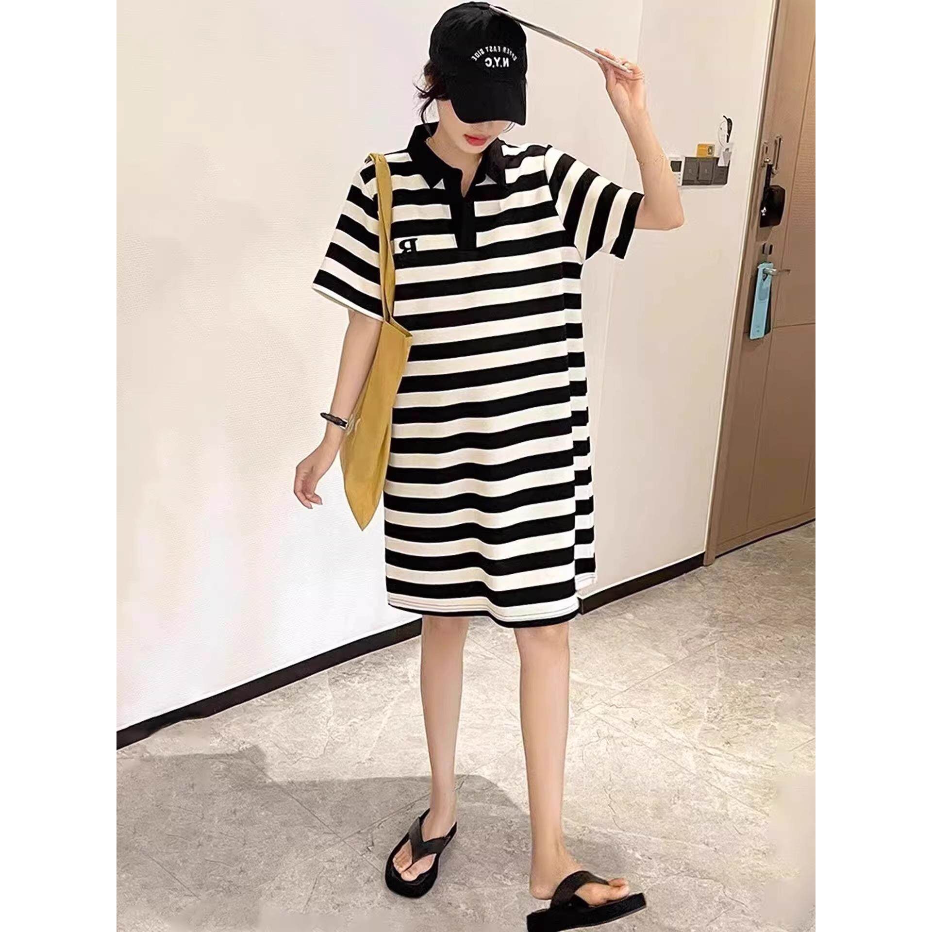 孕妇连衣裙夏季2025新款黑杏色条纹冰丝针织宽松薄款短袖中长款女 - 图2