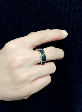 花京远男生钨金宽版黑色拉丝戒指