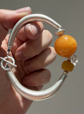 蜜蜡小花足银弯管飞碟珠OT手链女S925银轻奢百搭多样性发 S13311