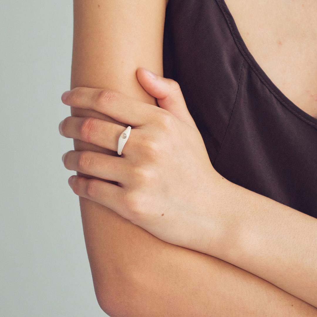 OLIOEACETO sterling silver spire ring