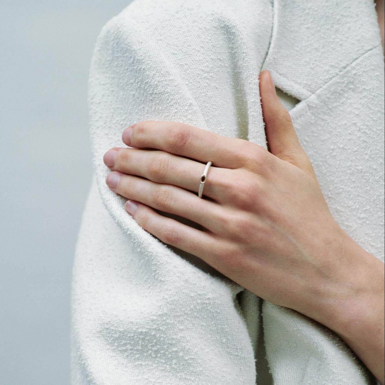 OLIOEACETO sterling silver lake heart ring