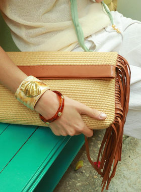 Tender Society Voyage度假系列贝壳装饰红棕色树脂细手镯夏新款