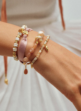 Tender SocietyVoyage度假系列粉米色系串珠贝壳吊坠弹力绳手链