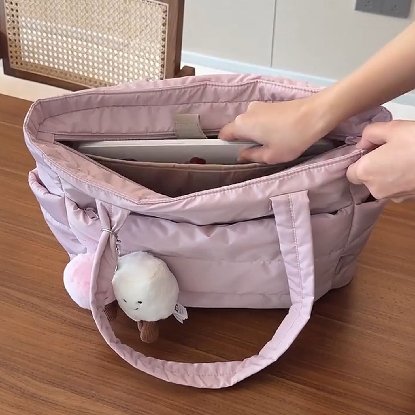 人见人爱！粉色托特简约大容量通勤手提包轻便尼龙布大学生单肩包,淘宝优惠券,粉丝福利购,淘宝优惠卷