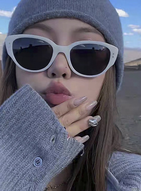 墨镜女高级感小脸复古猫眼白框旅游拍照新款防晒太阳眼镜