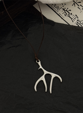 复古简约秋冬杏叶鹿角吊坠项链