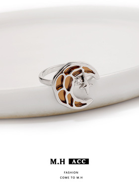 新款小众设计感时尚咖色镜面月亮女感百搭指环戒指食指戒