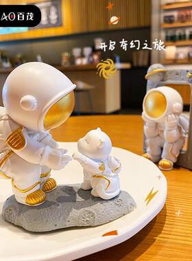 新款直销创意树脂宇航员日记摆件桌面装饰品简约轻奢家居高档玩具