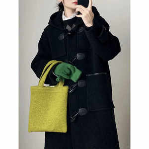 UR毛绒绒手提小拎包日常手提袋小众手提包购物袋羊毛材质包